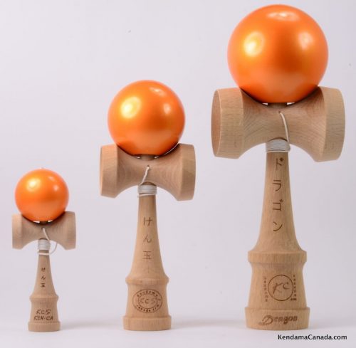 Kendama Canada – Kit de 3 kendamas – Kit Trio 3 formats de 3 kendama oranges métallisés - 3 different sizes metallic orange kendama kit